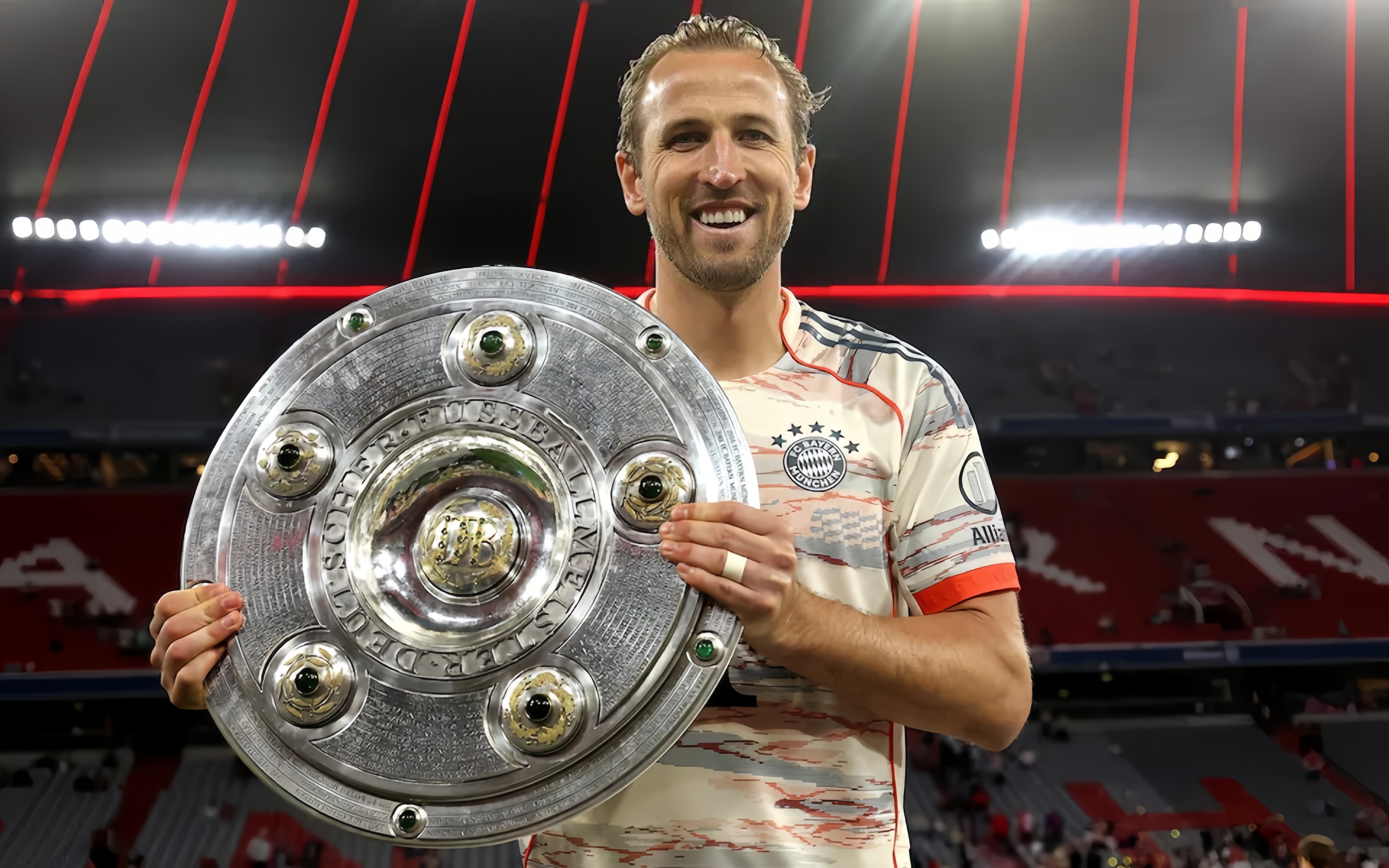 九游游戏中心官网-凯恩在MAD比赛中刷新纪录，锐不可当引发热议！